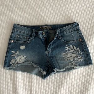 Arizona Jean shorts with stitch design